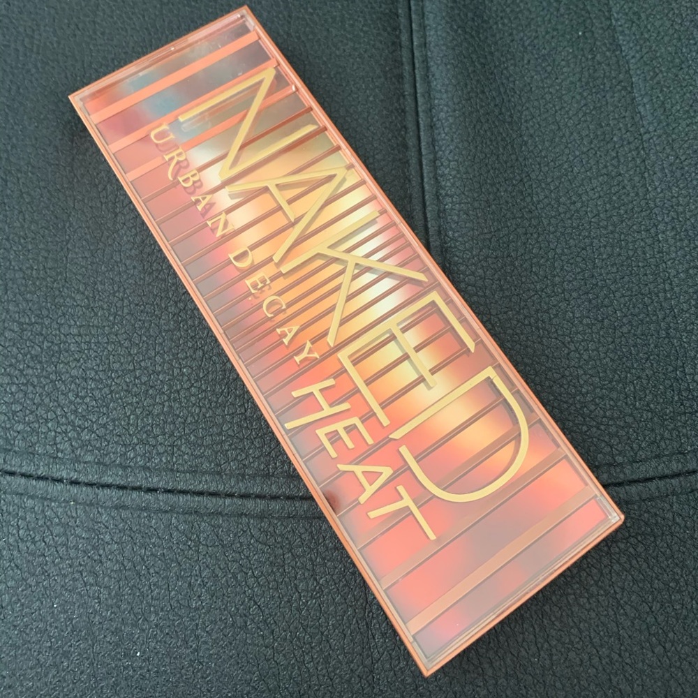 Urban Decay NAKED HEAT Eyeshadow Palette (Standard size)